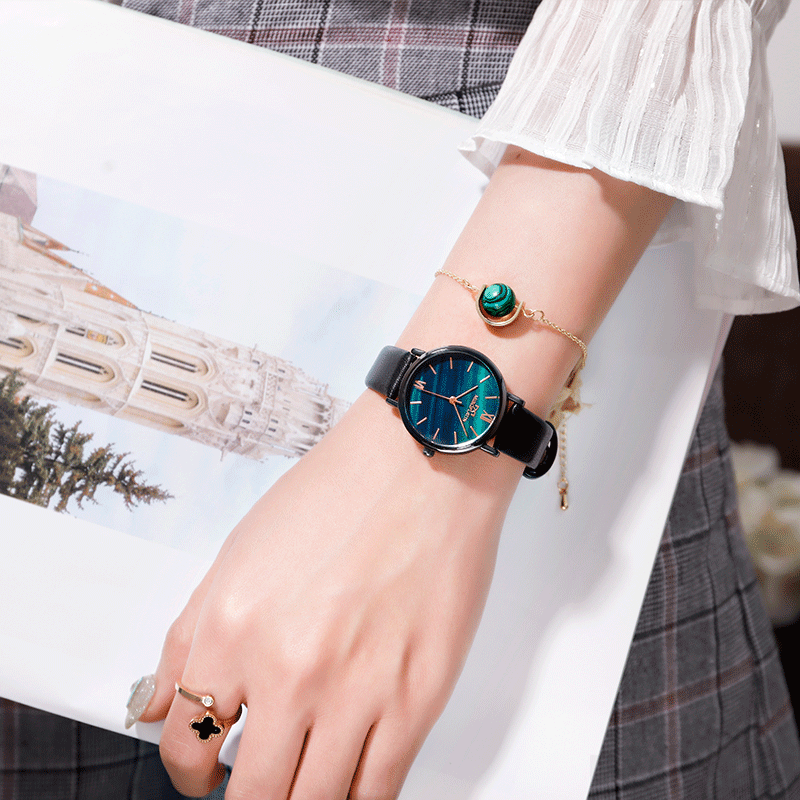 ファッションレトロ防水深度30ｍ合成皮革クォーツ時計リトルニードル配色縁取りラウンド合金腕時計